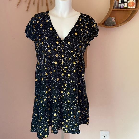 PacSun Dresses & Skirts - Yellow and Black floral dress